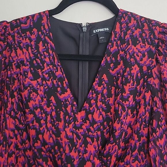 Express Abstract Print Faux Wrap Ruffle Mini Dress Small Red Black Purple - Picture 3 of 16